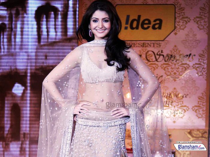 anushka-sharma-wallpaper-47-12x9