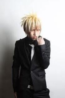 480604_326472280787137_520624031_n - Yukito Dizly