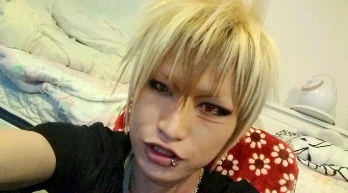 556574_326472654120433_271869259_n - Yukito Dizly