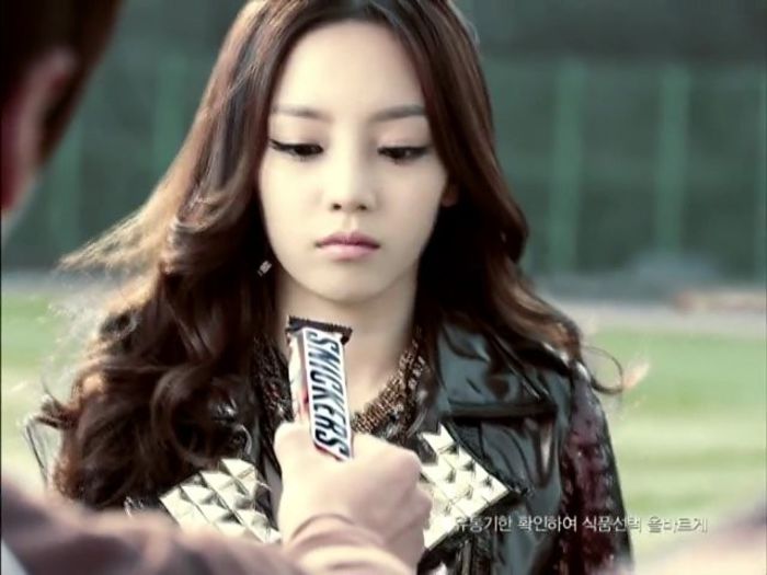 eG1ybTZhMTI=_o_cf-kara-hara-seungyeon---snickers-30s-hd-1080p - KARA