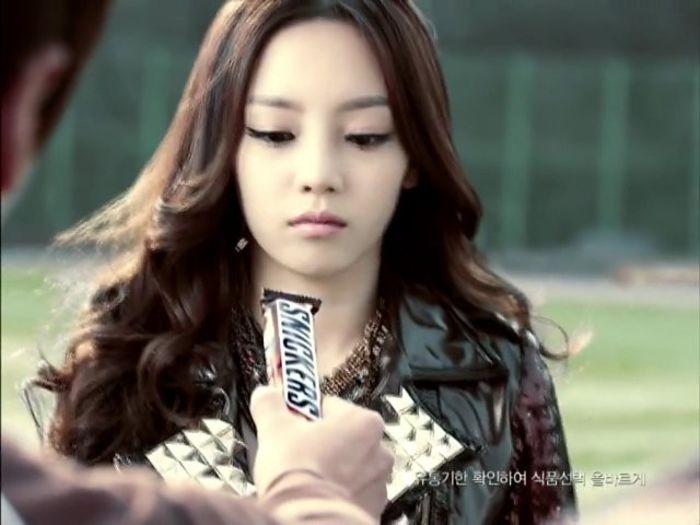 eG1ybTZhMTI=_o_cf-kara-hara-seungyeon---snickers-30s-hd-1080p