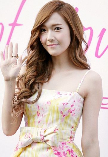 Beauty-Jessica-SNSD-Curly-hairstyles-2012