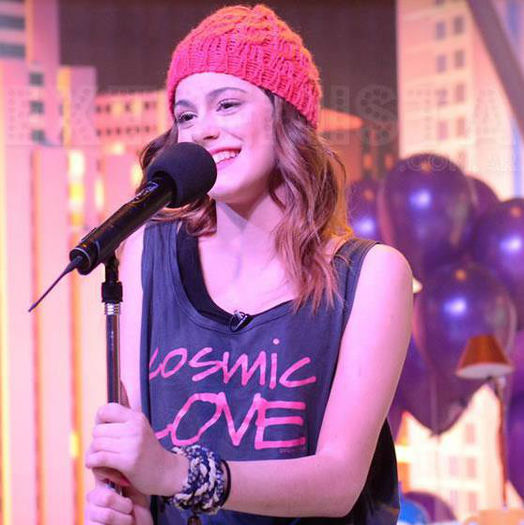 si voi veti vota de care fata v-a placut mai mult