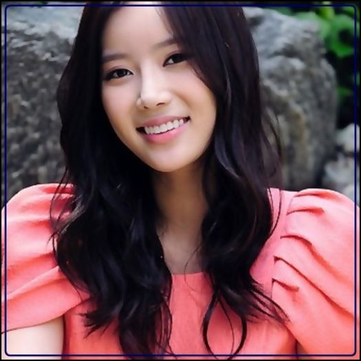 . |se uita la pian| Ahh..pianul,daa :)) :o3. Abia astept sa il aud cum canta :)). - l - x - Episodul 23 - x - l