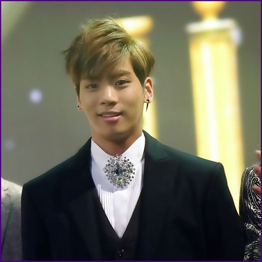 - Mhm..Sii aazi..Trebuie sa canti la el..:)). - l - x - Episodul 23 - x - l