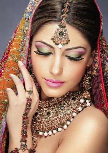 Ecxlusive-Bridal-Makeover-HD-Photos-Collection-2012-13-For-Pakistani-and-Indian-Women_12 - Machiaj-Indian Makeup