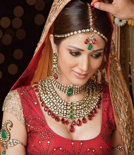 Indian-Wedding-Headpiece - Machiaj-Indian Makeup