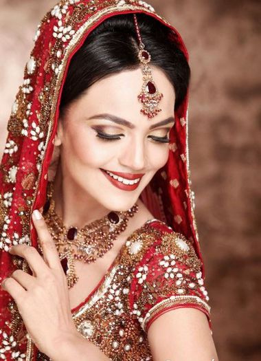 Latest-Bridal-Makeup-Designs-2012-5