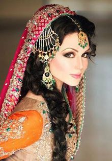 latest-pakistani-bridal-makeup-dresses-collec-L-EeCSgN