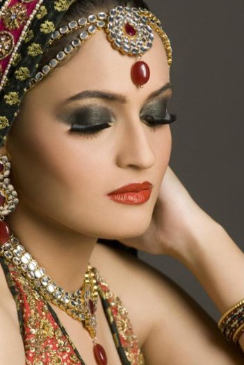 bridal make up (3) - Machiaj-Indian Makeup