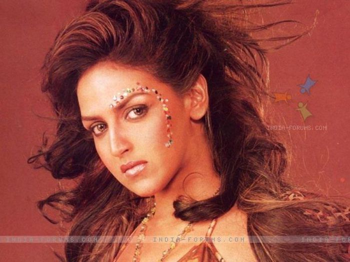 24435-esha-deol