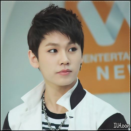 ♫ Huh? :)) Vorbeai..Cu mine? :)) [se pune pe jos]. - l - x - Episodul 23 - x - l