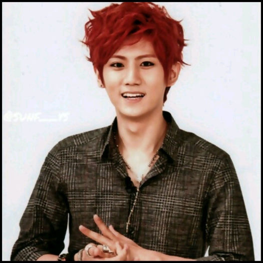 [(:] ..[se pune pe canapea].. :)) ..Ce vreti sa scoateti de la el? ..Alergat? ..ChoRong.. cumva? :> 