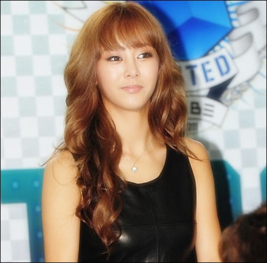 ~.~ Mnuu..am incercat deja cu ChoRong..:)) Hoon..;;) Zi..;;) Nu o sa patesti nimic ;;) :))