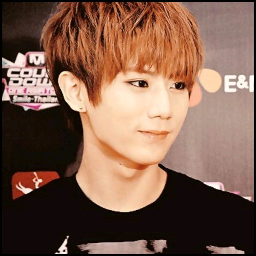 [(:] ..Normal ca ChoRong.. Doar ea te poate alerga cu atata dragoste.. :> ..:)) ...