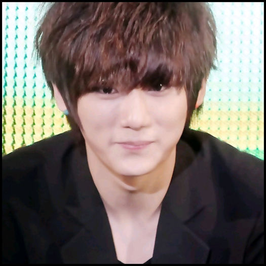 [(:] ..Aaa.. Bora.. :o3 ..[il arunca pe Geun in sus; il prinde] ..Si unde`i Bora? :)