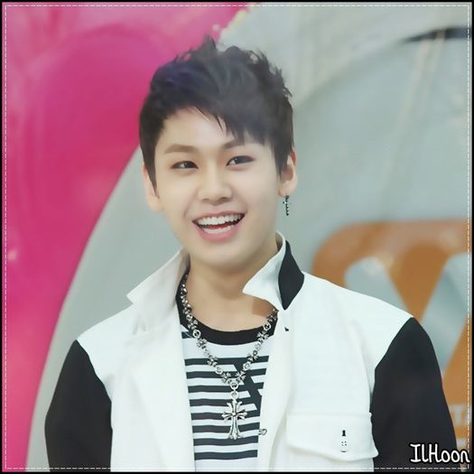 ♫ Hyung..Cat ai tras pe nas? :)).