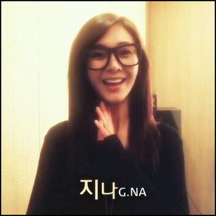 ~.~ Hey :) Lasa...Hoon deabea astepta sa o vada pe ChoRong..nu Hoon? :> :-"