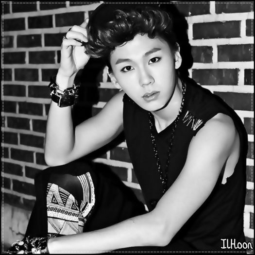 ♫ Nimic,lasa..:)) Chh..-_- Heii girls..Si hyung..:)).