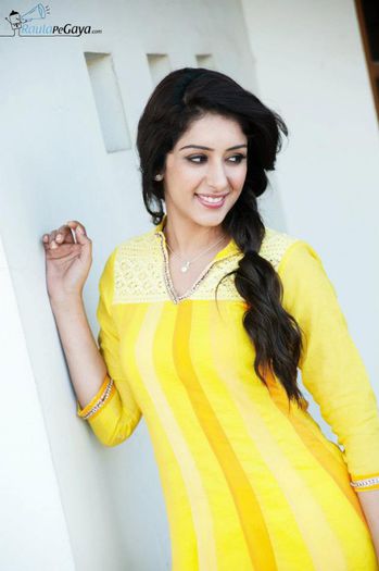 Jatts-In-Golmaal-Punjabi-Film-Samiksha-singh