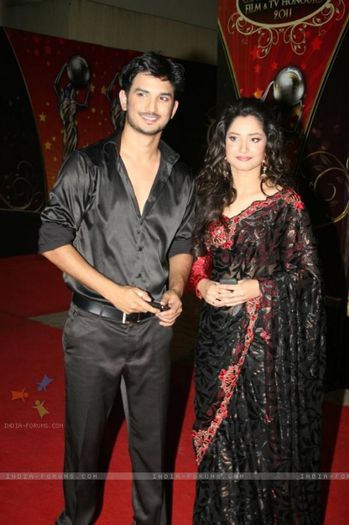 121622-sushant-and-ankita-at-global-indian-film-and-television-awards - Suflete Pereche