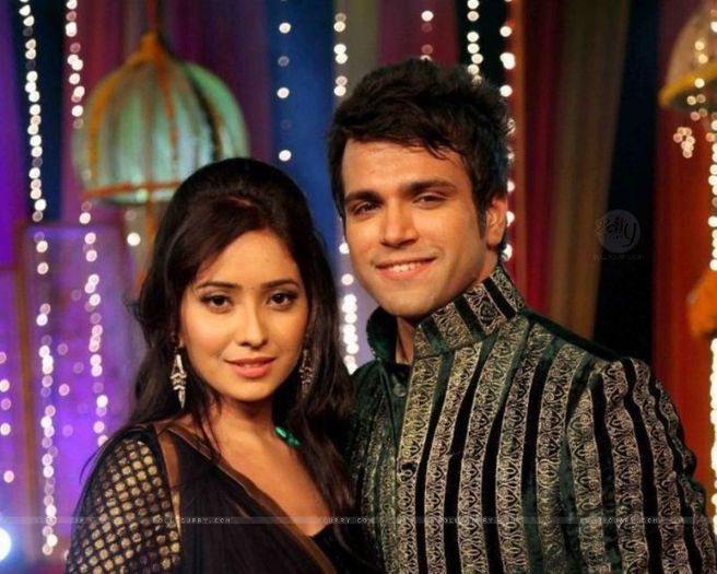 191579-asha-negi-with-her-pavitra-rishta-co-star-rithvick-dhanjani-on