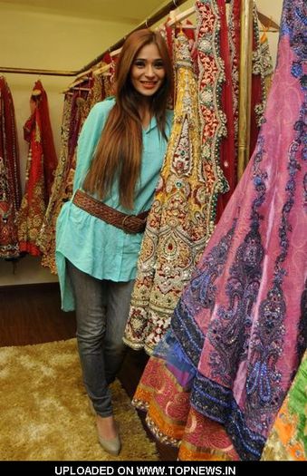 Sadhna-Sara Khan 2013 (8)