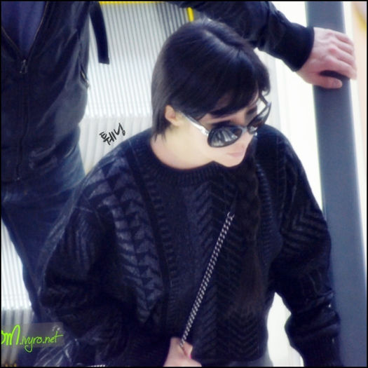 &. |se intoarce| Mnu...si mai rau..:)) |le da linguritele| Poftiti :P :)