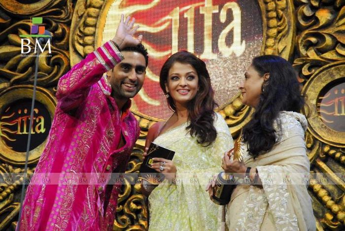 abhishek-bachchan_aishwarya-rai_jaya-bachchan___336809