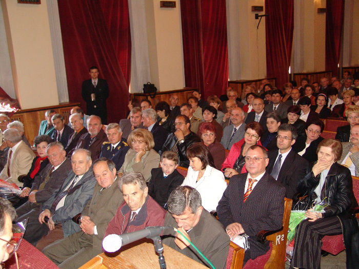 DSC08400 - 1 Cimpulung Moldovenesc  2006  Liceul Militar promotia 1976