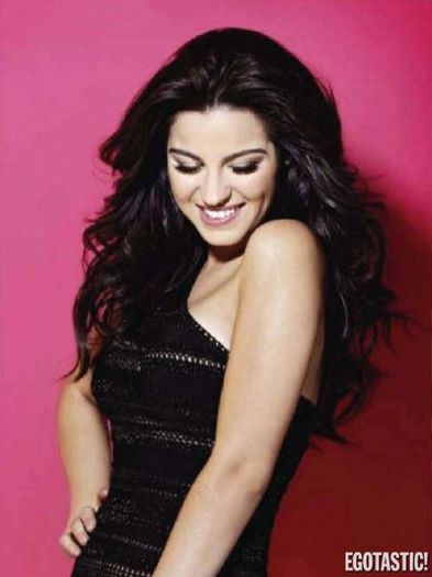 maite-perroni-esquire-mexico-01-435x580 - x-La hermosa reina Maite Perroni