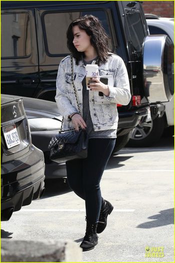 demi-lovato-short-hair-raising-coffee-stop-01 - Demi Lovato Short Hair Raising Coffee Stop