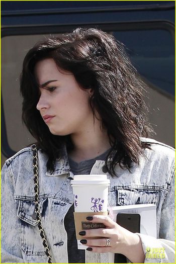 demi-lovato-short-hair-raising-coffee-stop-02 - Demi Lovato Short Hair Raising Coffee Stop