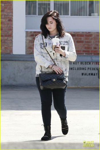demi-lovato-short-hair-raising-coffee-stop-03 - Demi Lovato Short Hair Raising Coffee Stop