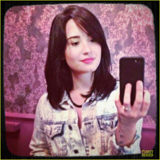 demi-lovato-short-hair-raising-coffee-stop-05 - Demi Lovato Short Hair Raising Coffee Stop