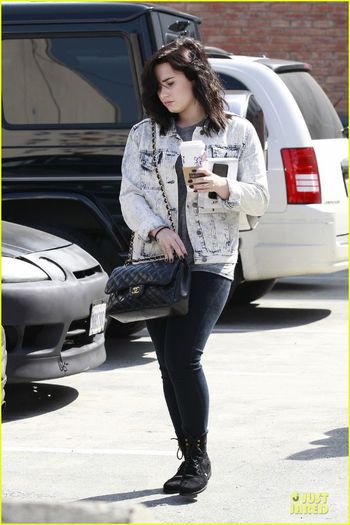 demi-lovato-short-hair-raising-coffee-stop-06 - Demi Lovato Short Hair Raising Coffee Stop