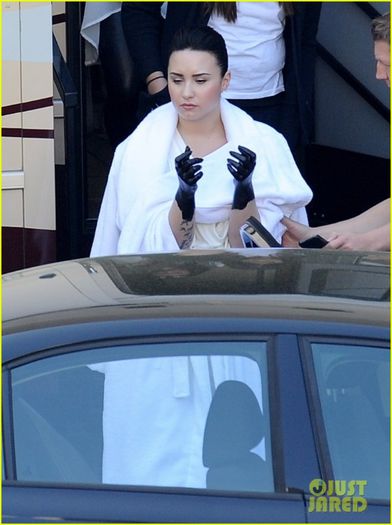 demi-lovato-black-painted-hands-on-heart-attack-video-set-06