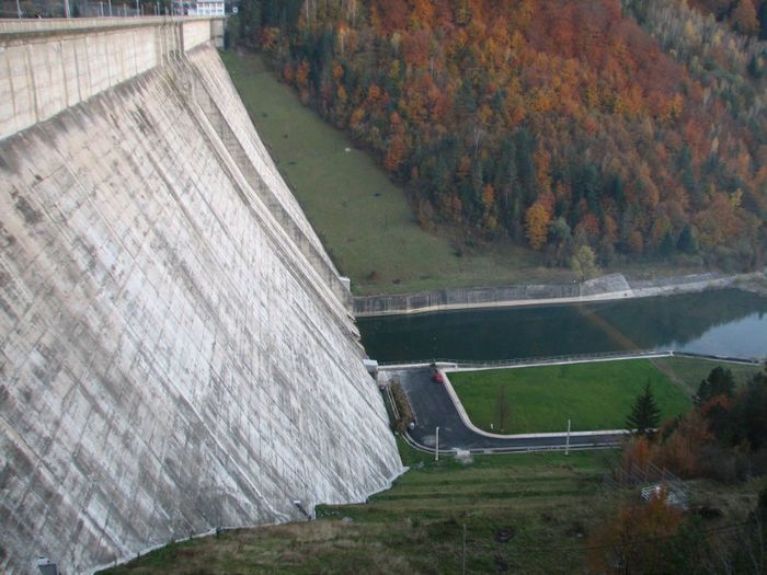 BARAJUL BICAZ - A1 IMAGINI DE FRUMUSETE ISTORIE SI CREDINTA A JUDETULUI NEAMT