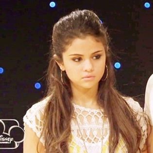 Mă scuzați . Mă duc până la baie .