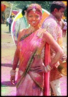 Drashti Drami - Vedetele sarbatoresc Holi