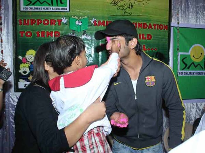 26-1364296852-sushan-rajput-celebrates-holi-05