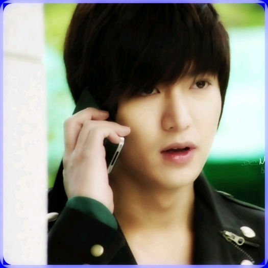 $. ..(intra vb la tel) ..Oke. Imi dai sms cand termini.. Adica.. stii tu.. :)