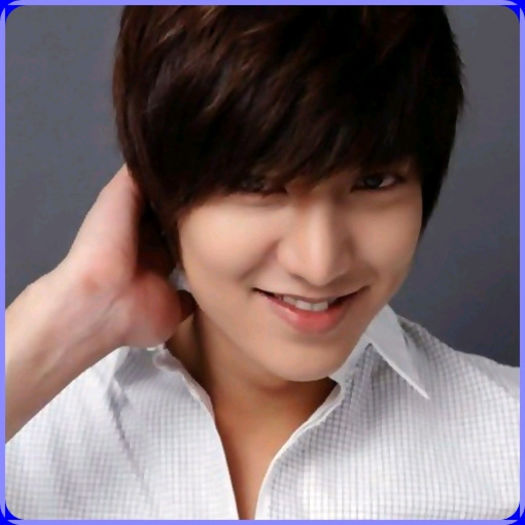 $ ..(se uita la ea, mai ia un capac. ;;).. ) ..Be mine.. :x $ ..(se uita la ea, mai ia un capac. ;;).. ) ..Be mine.. :x