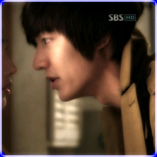 $ ,,(se lasa peste masa) ..daca prajiturile astea.. te`ar gusta pe tine.. ar spune.. $ ,,(se lasa peste masa) ..daca prajiturile astea.. te`ar gusta pe tine.. ar spune..