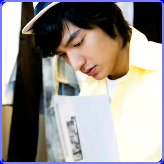 $. .. :) ..:X ..(se apleaca pe sub masa.. :)).. ) ..