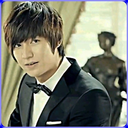 $. ..:x esti atat, atat de draguta cand rosesti.. :o3.. (o saruta) ...Nu ai inghetat? :-s - X - x - BEACH - x - X