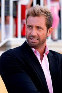 Ma numesc Tony.