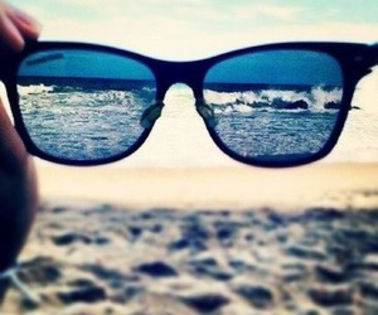 Apoi cineva incepe sa planga.