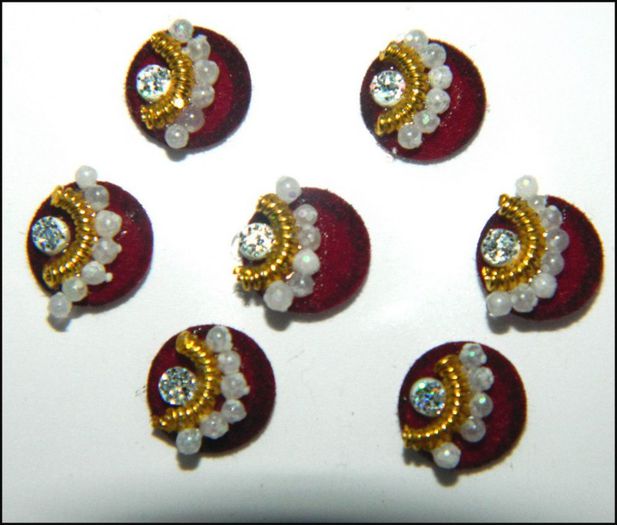 round-bindi-for-wedding-womens - Bindi-punctul purtat pe frunte