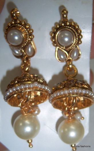 JHUMKA_CHANDELIER_PEARL_WHITE_TEMPLE_gold_DANGLER
